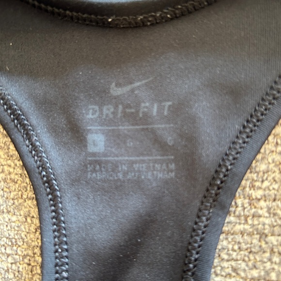 LadiesNike Dri-Fit Swoosh Non-Padded Sports Bra (Black) L Gently used like new. - Picture 3 of 3